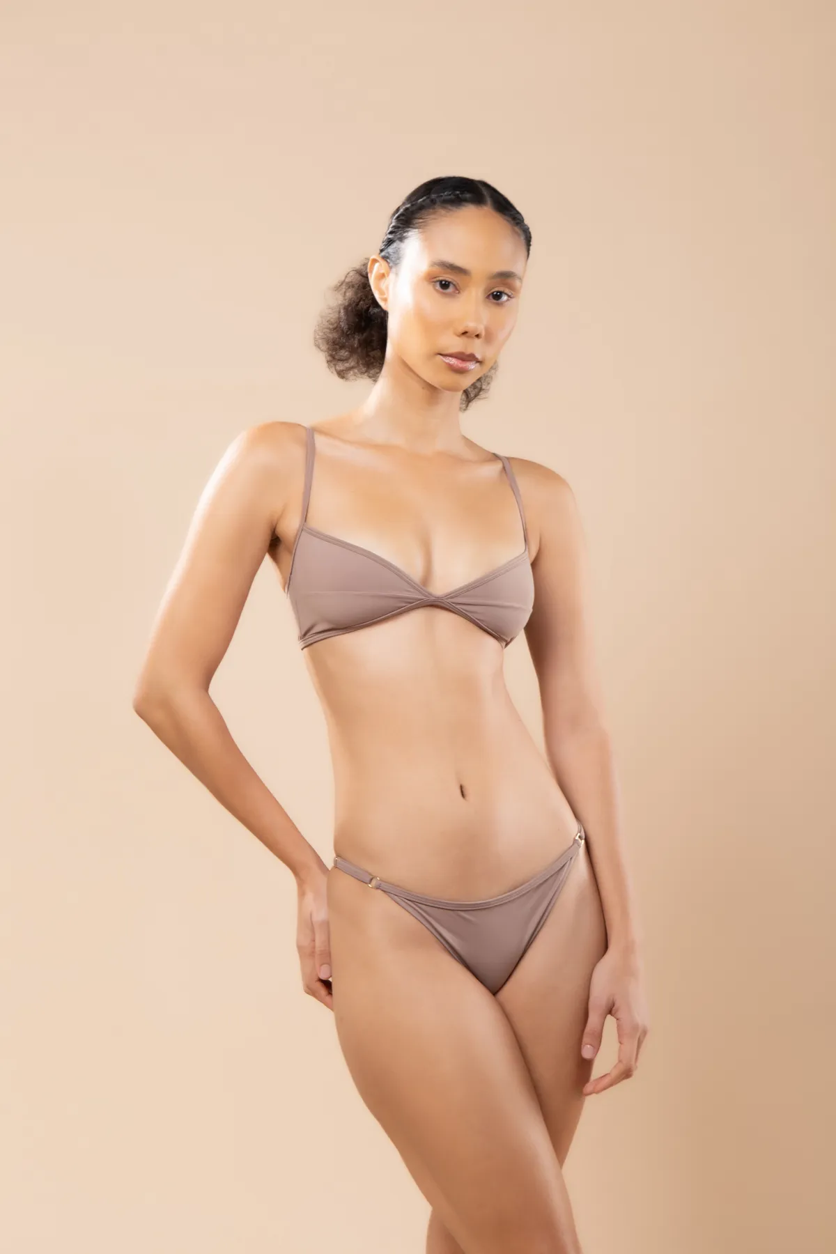 calcinha-thaina-regulavel-moca-capa