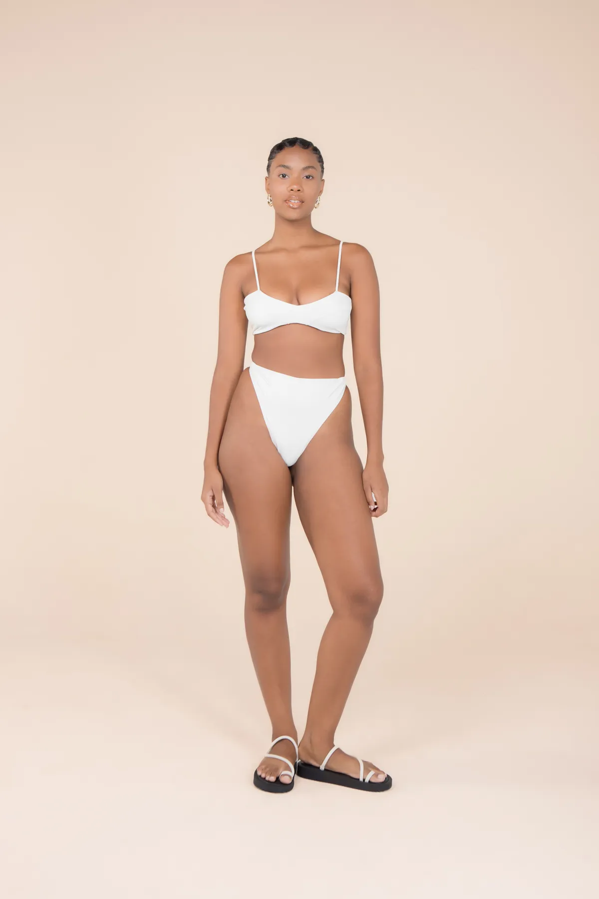 hot-pants-vies-stephanie-off-white-capa