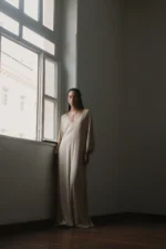 Kaftan Longo Decote Bege Duna - Imagem 2